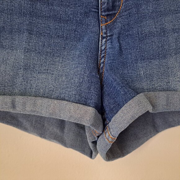 Divided H&M Juniors Jeans Short Blue Color Size  USA14 EUR 44 - Picture 3 of 8